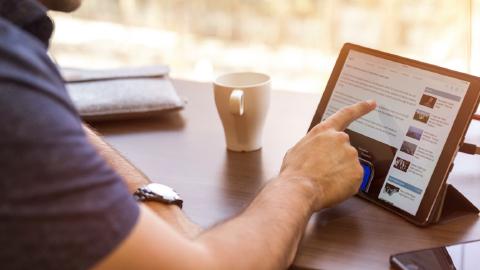 Featured Image for Ultimate Guide On LinkedIn Connection Request Messages + Templates
