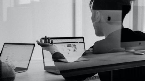 Featured Image for 40+ Quality Of Work Performance Review Phrases in 2026
