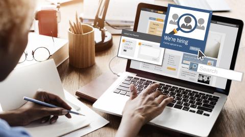 Featured Image for 10 Best LinkedIn InMail Templates for Recruiters (Free and Ready To Use)