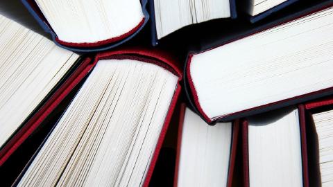 Featured Image for How to Use AI Essay Graders to Give Feedback in 2026