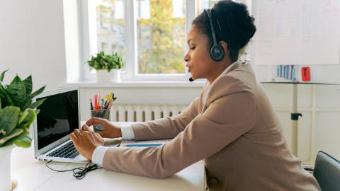 Featured Image for How to Improve Poor Customer Support With Canned Responses
