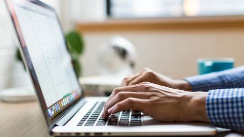 Featured Image for How To Acknowledge An Email: 8 Tips and Best Templates in 2026