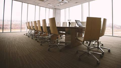 Featured Image for How to Professionally Reschedule a Meeting via Email in 2026 + 10 Email Samples