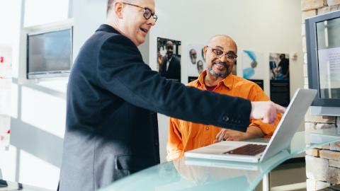 Featured Image for 7 Sales Follow-Up Email Templates to Improve Communication With Leads