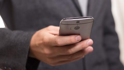 Featured Image for How to Professionally Apologize for a Delayed Response in 2026